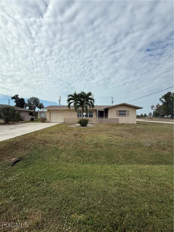 4902 Nassau Ct., Cape Coral, FL 33904