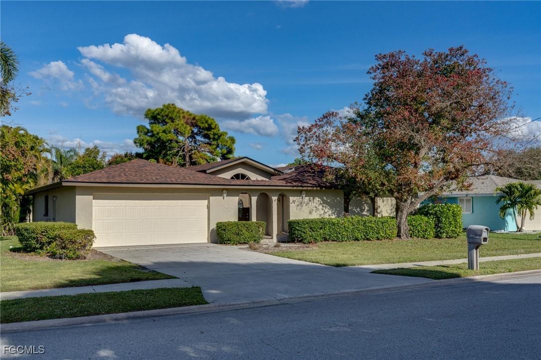 5860 Untermeyer Ct., North Fort Myers, FL 33903