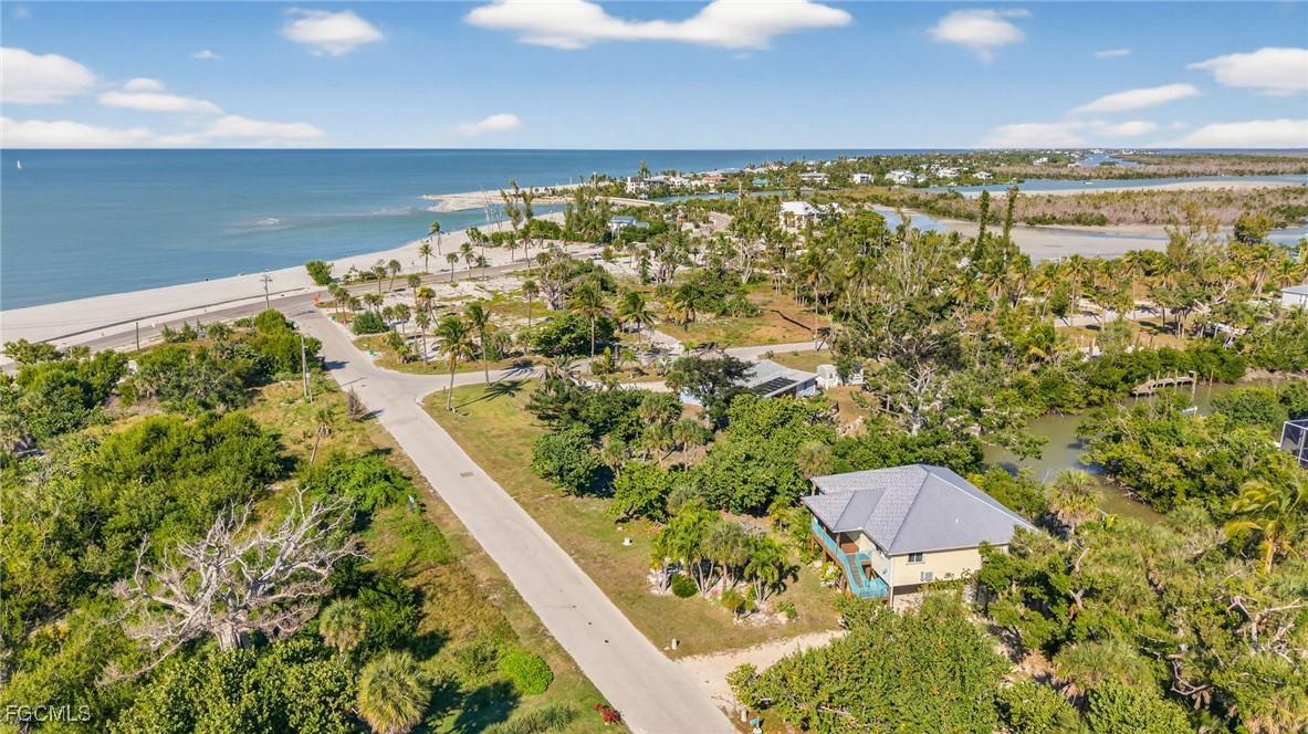 6476 Pine Ave., Sanibel, FL 33957