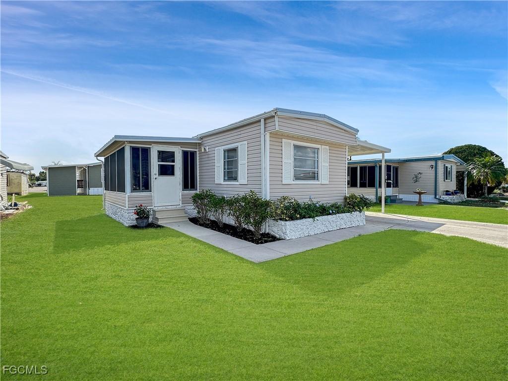 320 Domingo Dr., Fort Myers, FL 33905