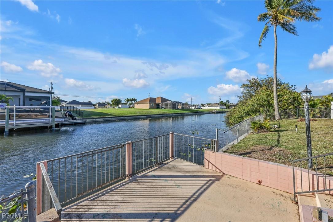 1942 SW 2nd Pl., Cape Coral, FL 33991