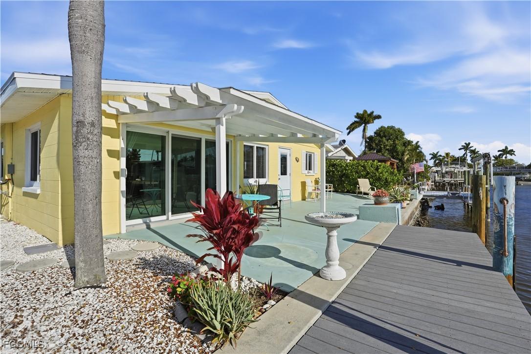 2607 Bayshore Dr., Matlacha, FL 33993