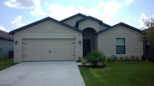 746 Center Lake St., Lehigh Acres, FL 33974
