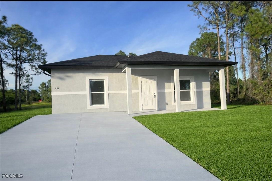 857 Bently St., Lehigh Acres, FL 33974