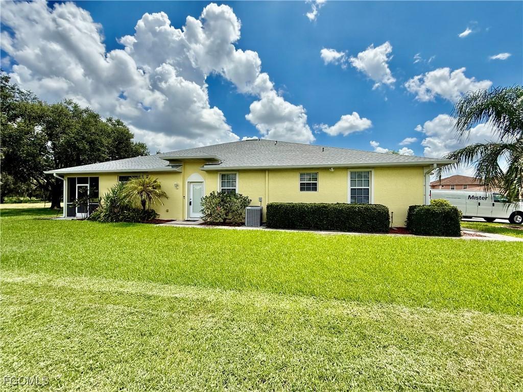 19933 Lake Vista Cir., Lehigh Acres, FL 33936