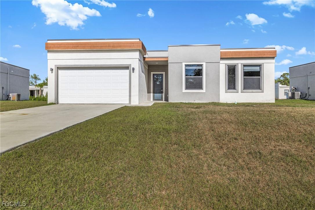 128 Viewpoint Dr., Lehigh Acres, FL 33972