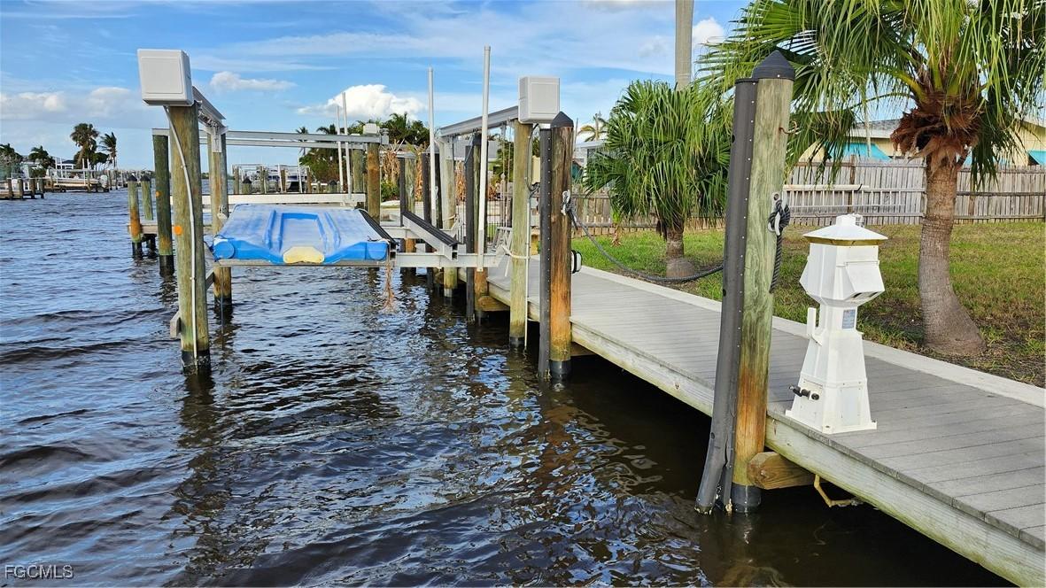 2596 Bayshore Dr., Matlacha, FL 33993