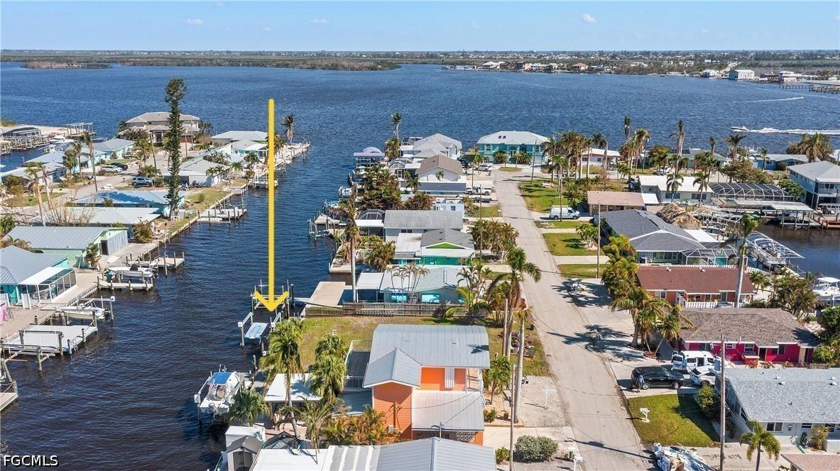 2596 Bayshore Dr., Matlacha, FL 33993