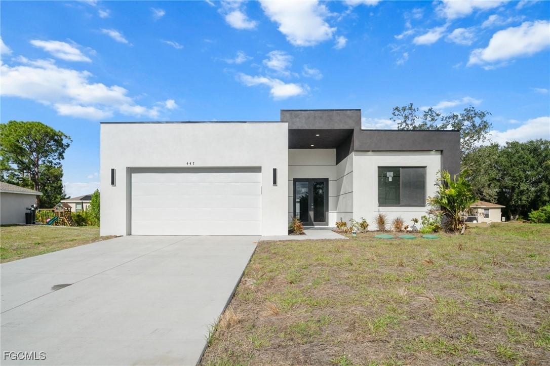 447 Redwing St., Lehigh Acres, FL 33974