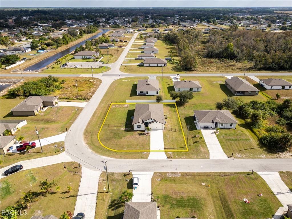 833 Youngreen Dr., Fort Myers, FL 33913