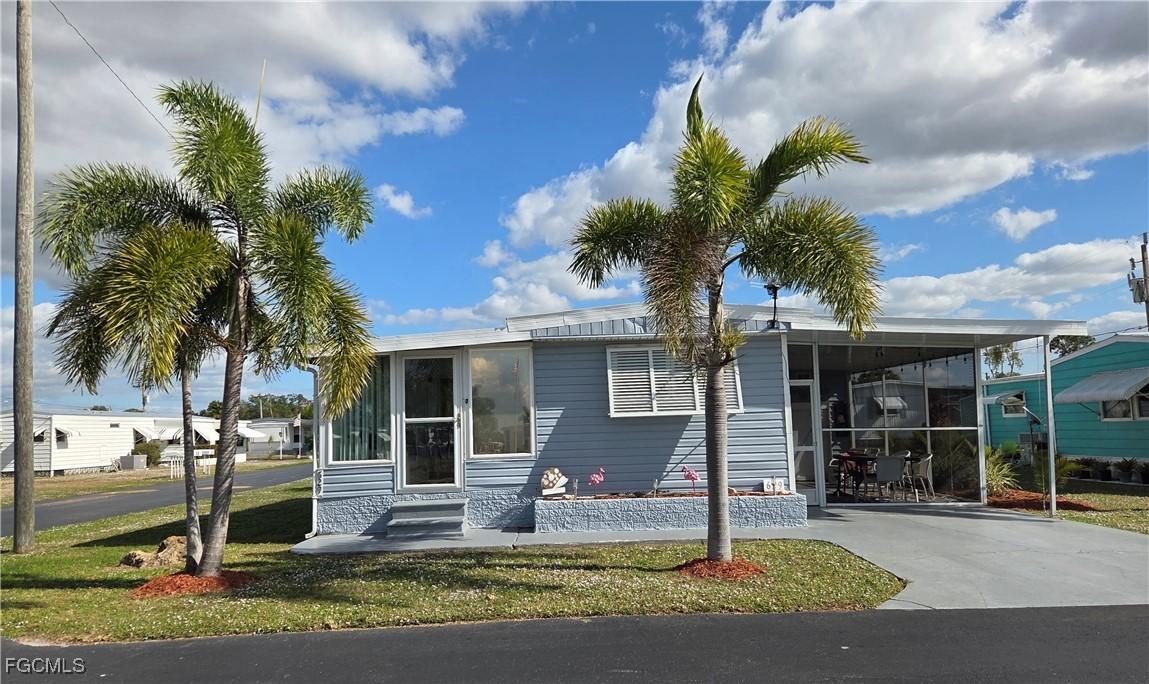 629 Vista Dr., North Fort Myers, FL 33917