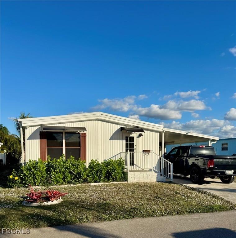 154 Siesta Ln., Fort Myers, FL 33905