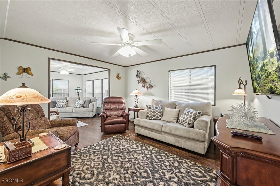 154 Siesta Ln., Fort Myers, FL 33905