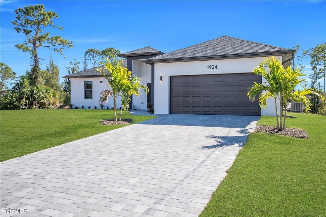 1924 NE 33rd Ln., Cape Coral, FL 33909