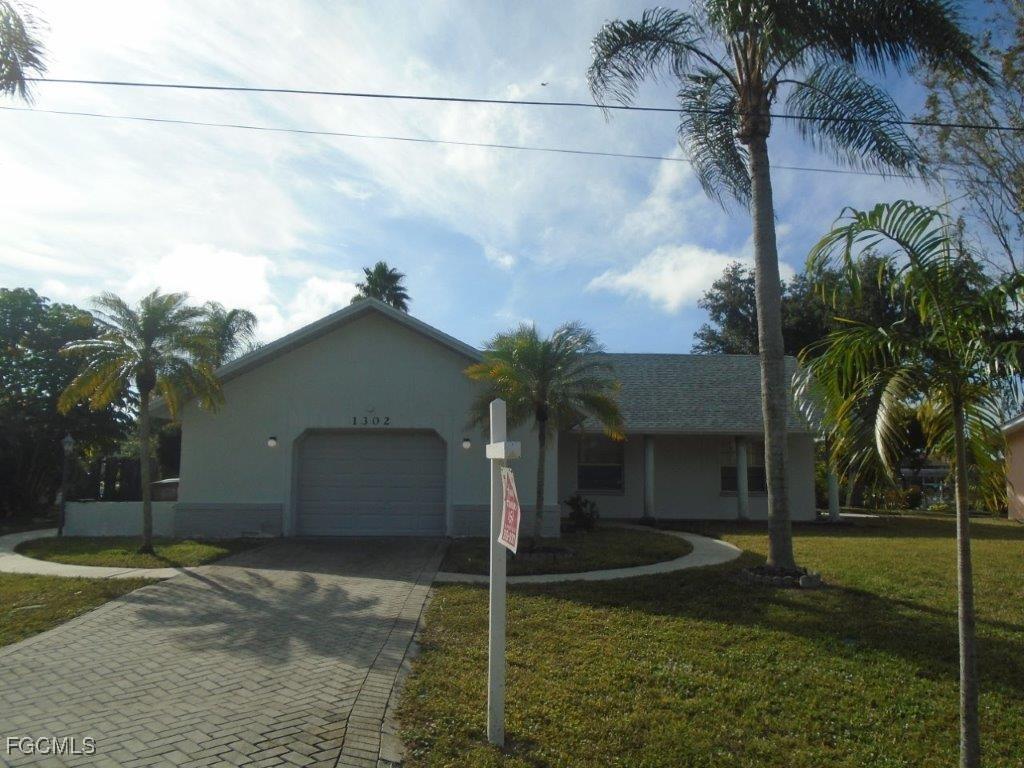 1302 NE 4th Ter., Cape Coral, FL 33909