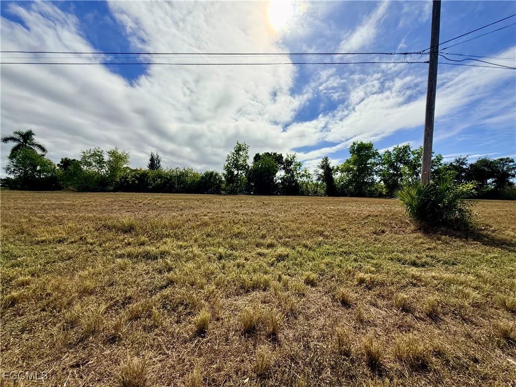 418 NW 14th Ter., Cape Coral, FL 33993