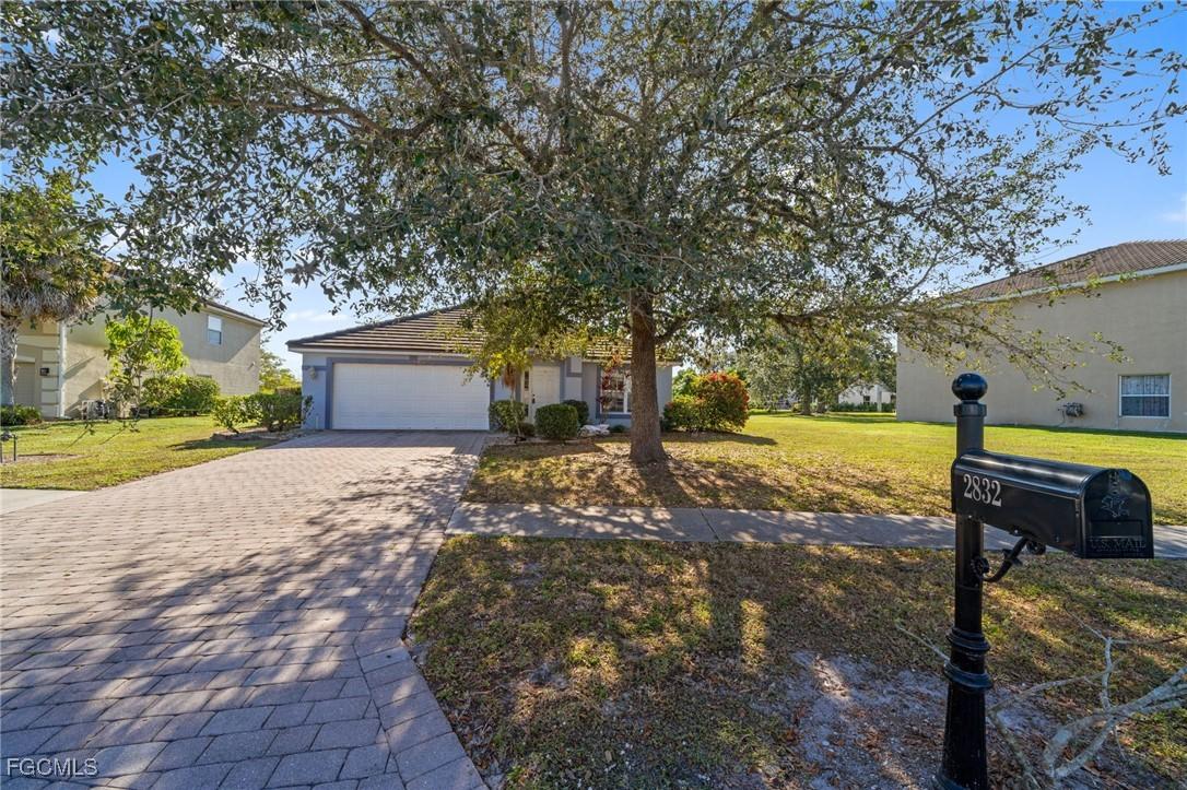 2832 Amberwood Ln., Naples, FL 34120