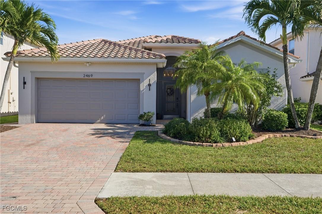 2469 Heydon Cir., Naples, FL 34120