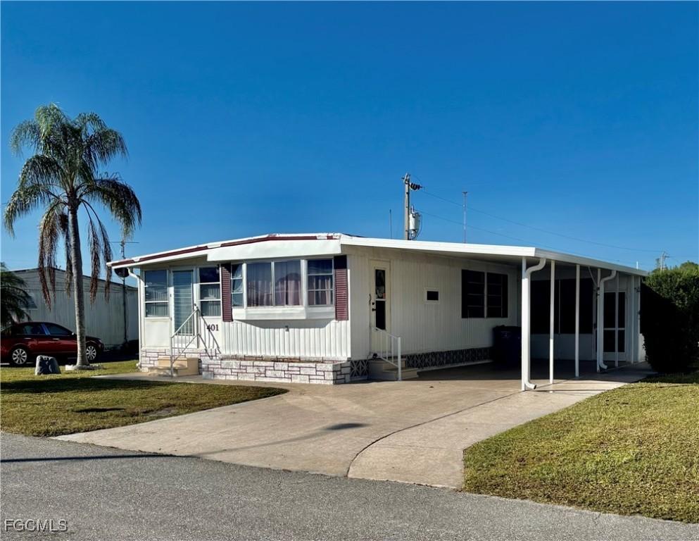 401 Timber Ln., North Fort Myers, FL 33917