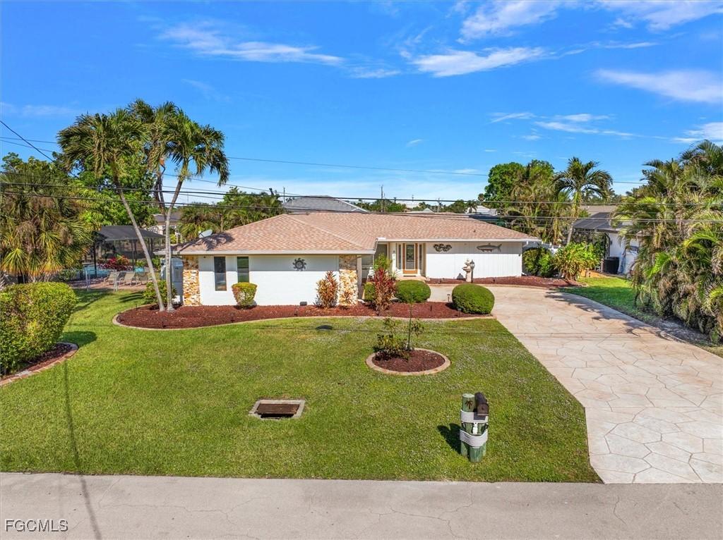 807 Montclaire Ct., Cape Coral, FL 33904