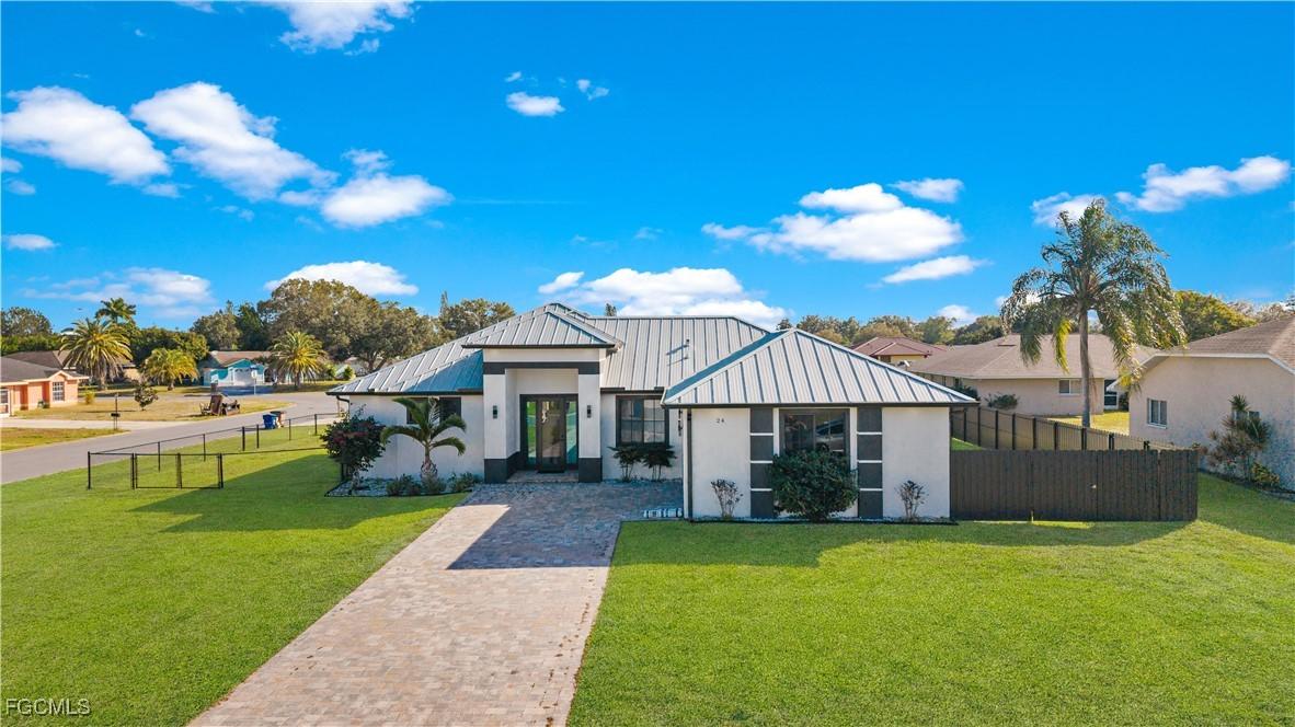 24 Crestwood Cir., Lehigh Acres, FL 33936