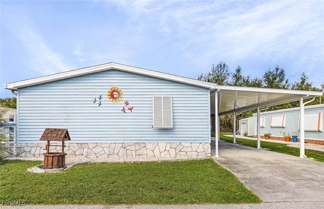227 Shrub Ln., North Fort Myers, FL 33917