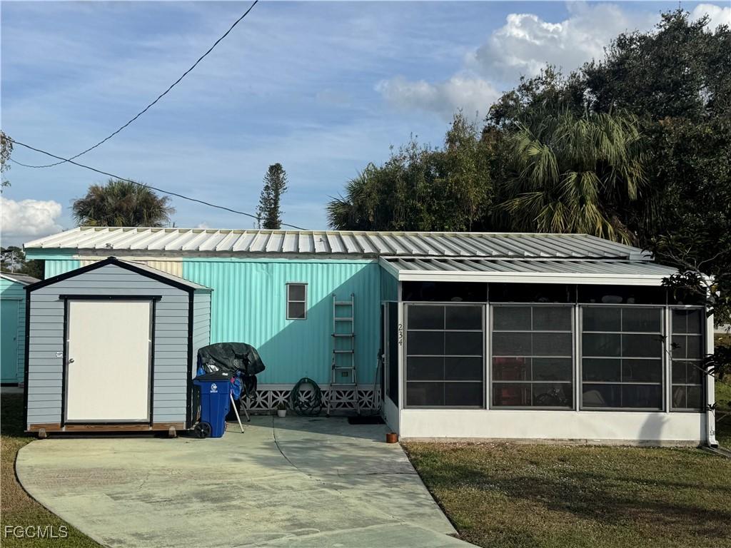 234 Lamplighter Ln., North Fort Myers, FL 33917