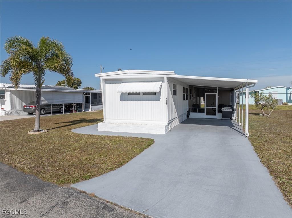3117 Saturn Cir., North Fort Myers, FL 33903