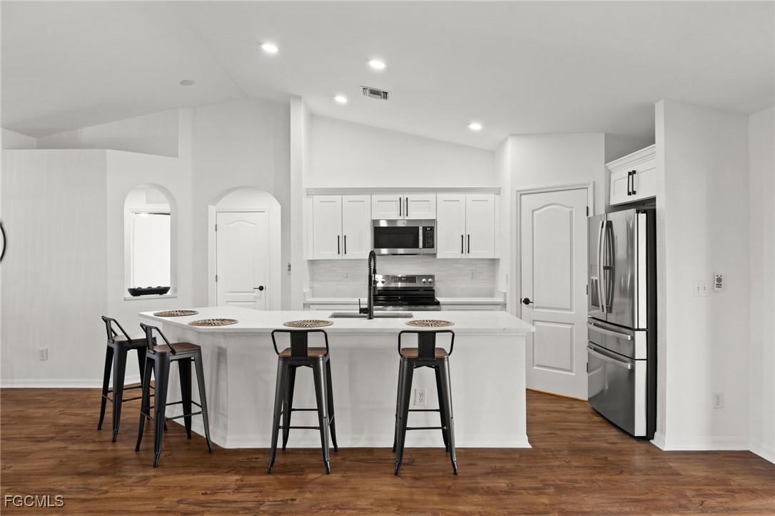 844 NE 6th Pl., Cape Coral, FL 33909