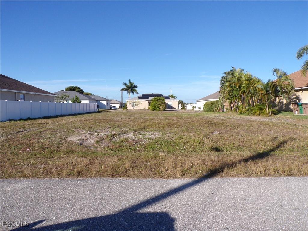 105 NW 9th Ter., Cape Coral, FL 33993