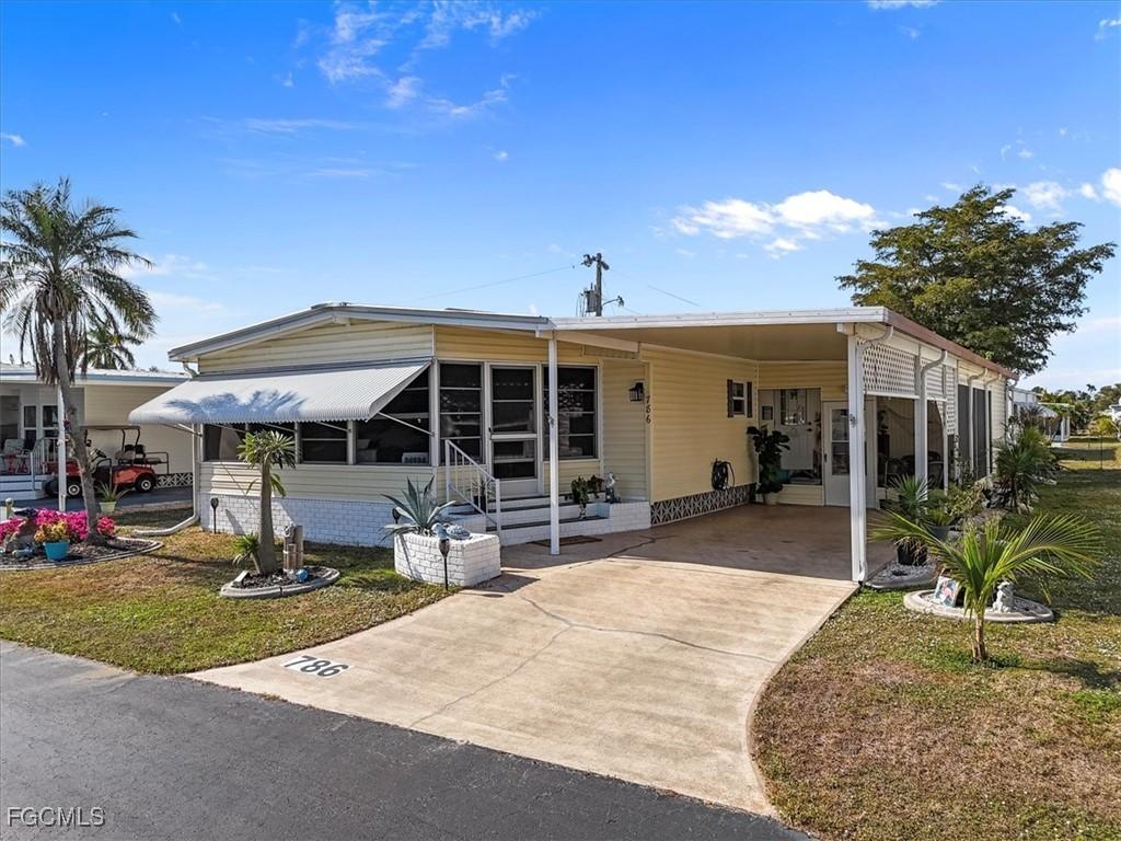 786 Roses Ln., North Fort Myers, FL 33917