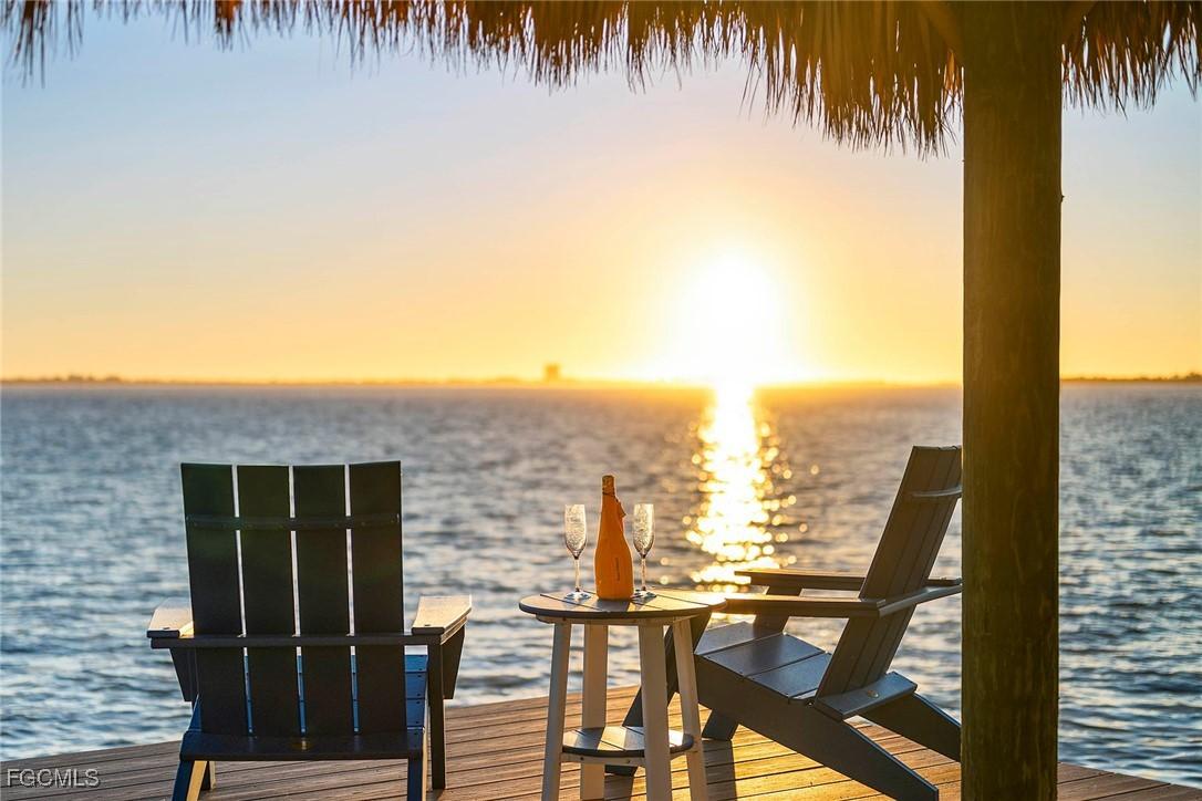 1048 Dolphin Dr., Cape Coral, FL 33904