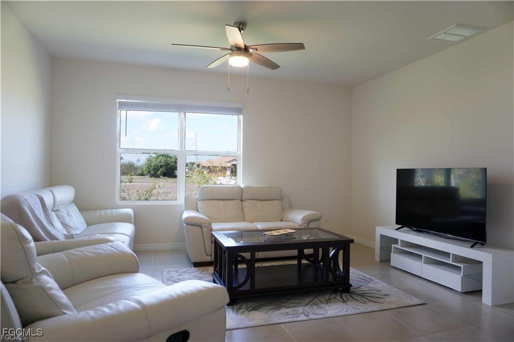 517 Kismet Pkwy., Cape Coral, FL 33993