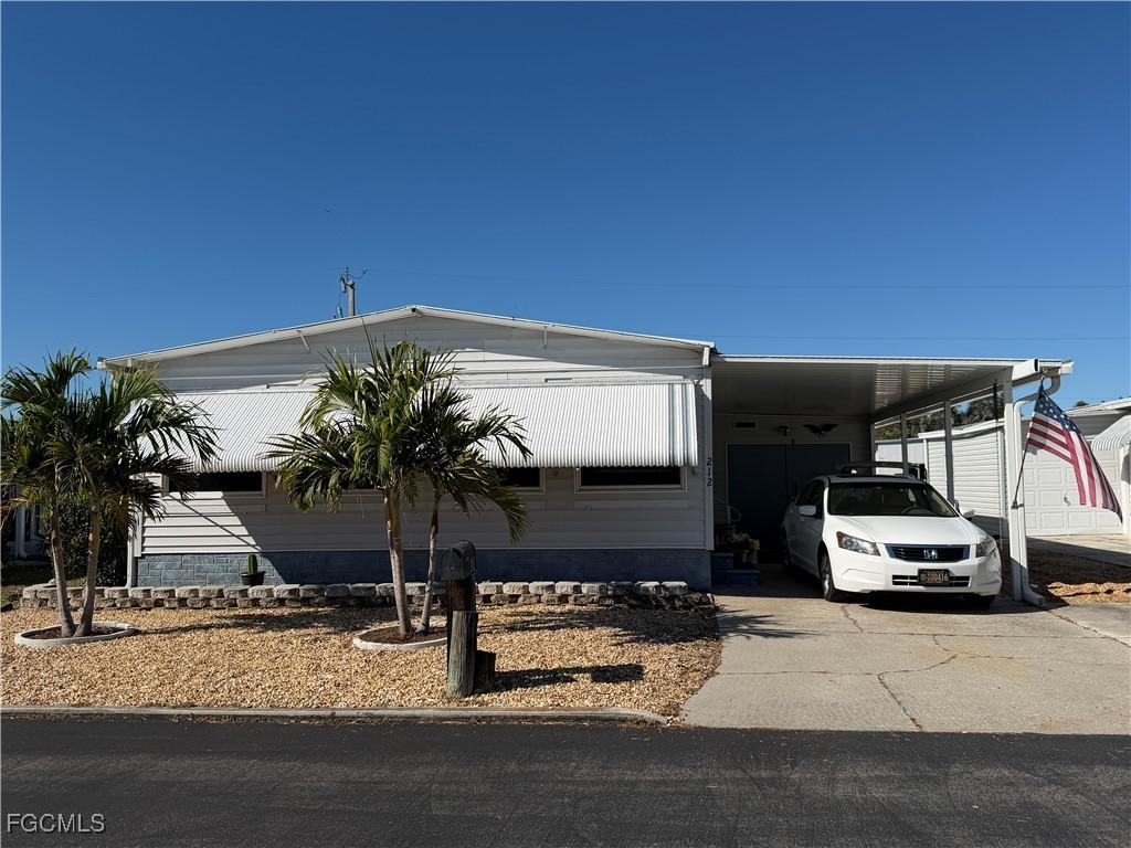 212 Cobblestone Ln., North Fort Myers, FL 33917