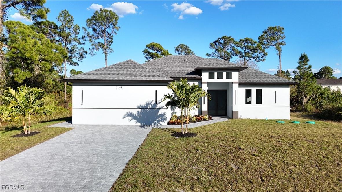 225 Lomax Ave., Lehigh Acres, FL 33974