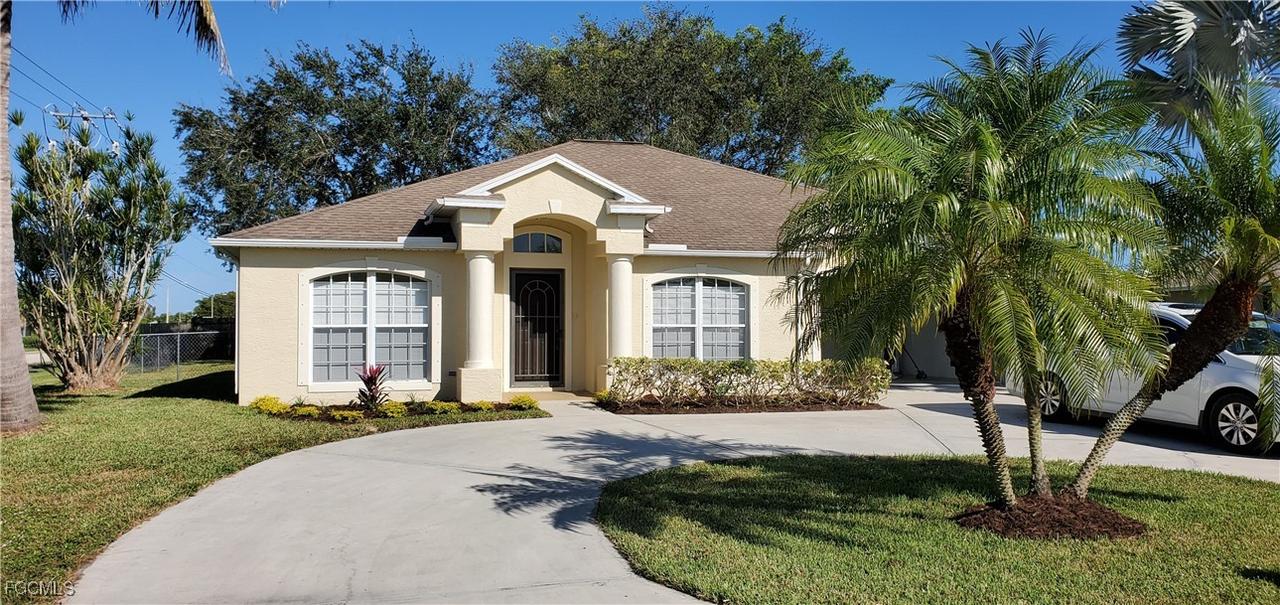 901 SE 30th St., Cape Coral, FL 33904