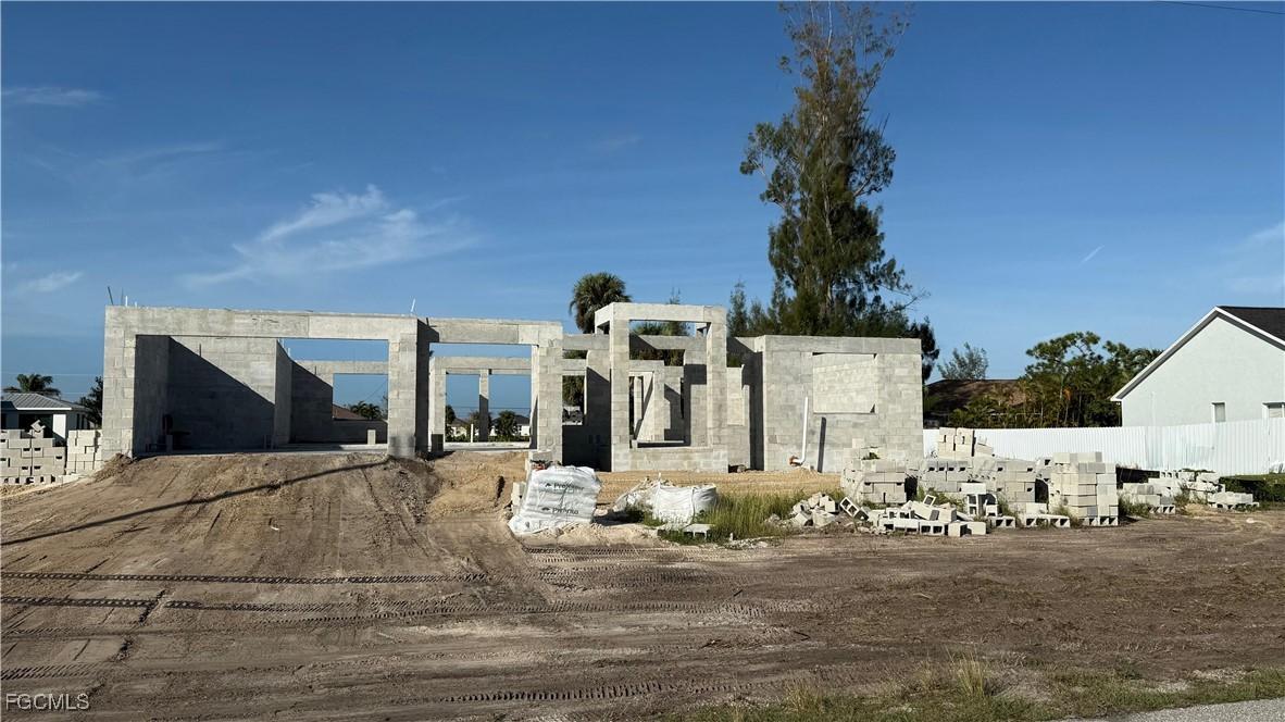 2310 NW 35th Pl., Cape Coral, FL 33993