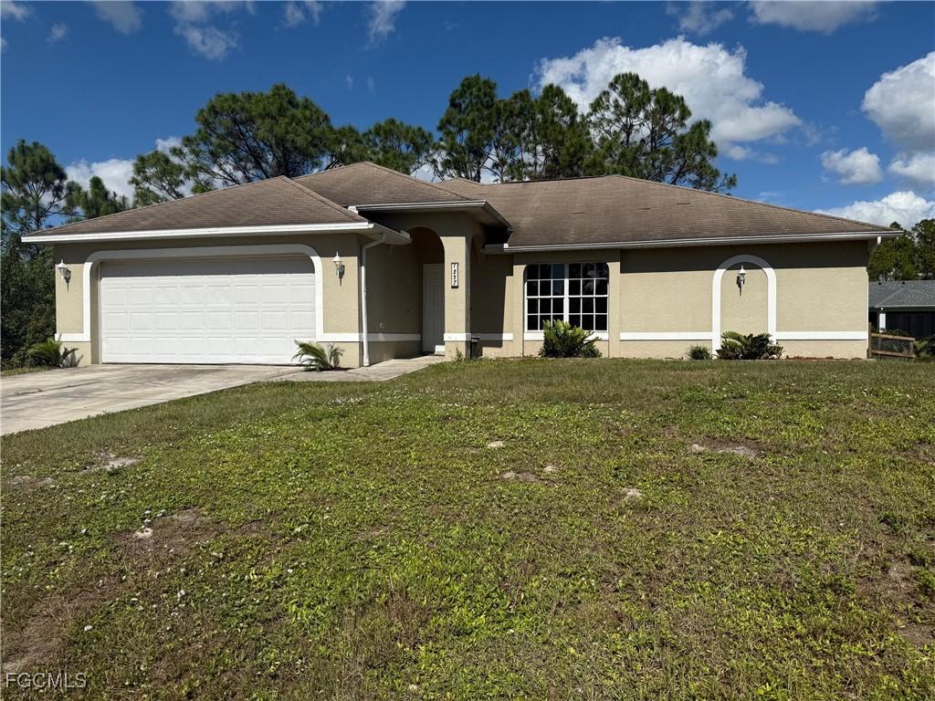 1237 Chrysler St., Lehigh Acres, FL 33974