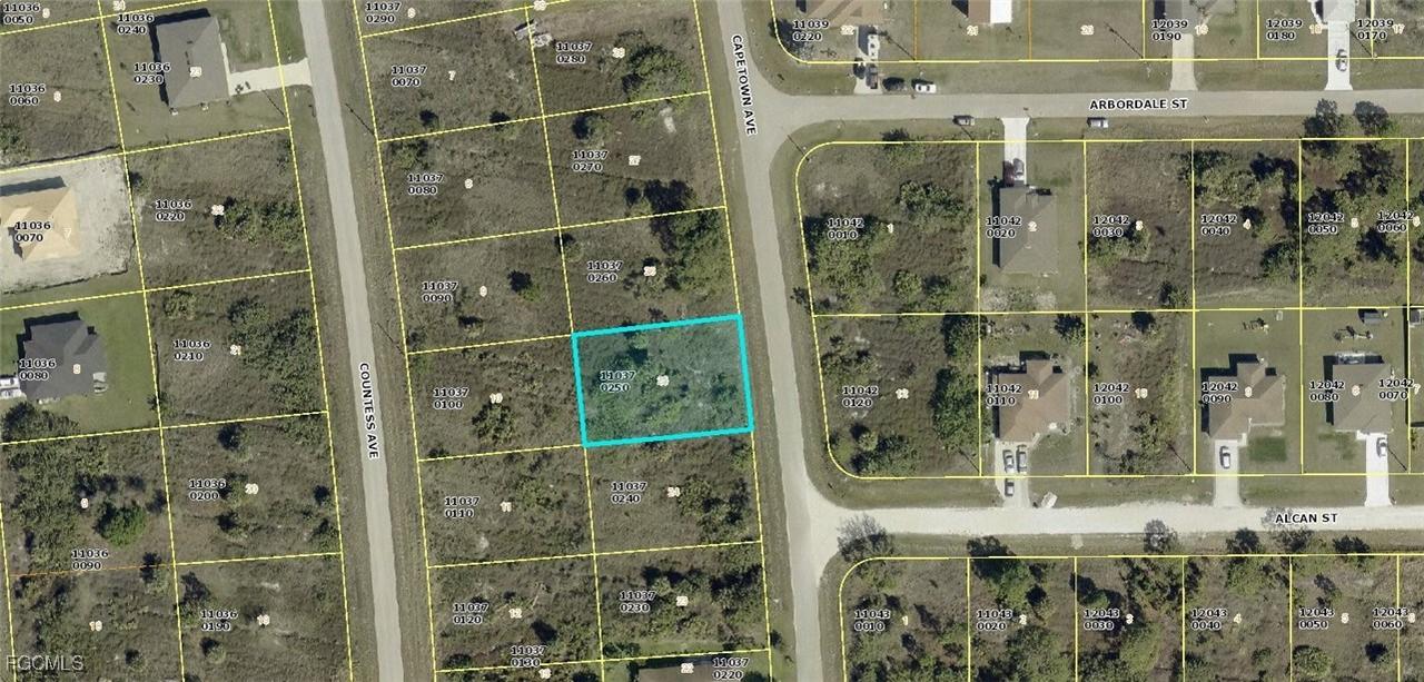 1018 Capetown Ave., Lehigh Acres, FL 33974