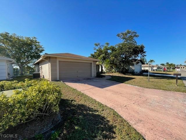 9761 Deerfoot Dr., Fort Myers, FL 33919