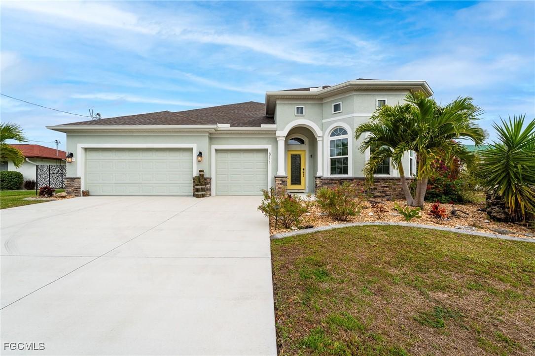 811 SE 33rd Ter., Cape Coral, FL 33904