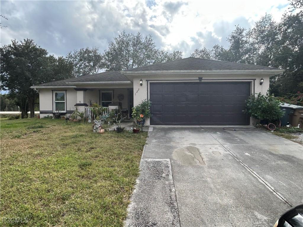 122 Teakwood Dr., Lehigh Acres, FL 33974