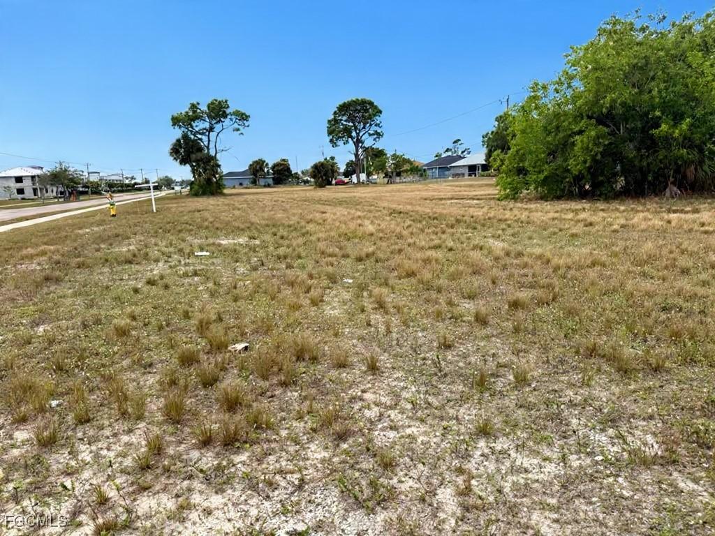 806 Skyline Blvd., Cape Coral, FL 33991