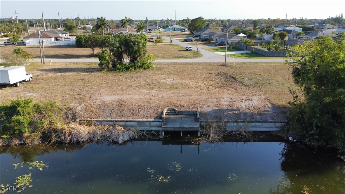 2317 NE 25th Ter., Cape Coral, FL 33909