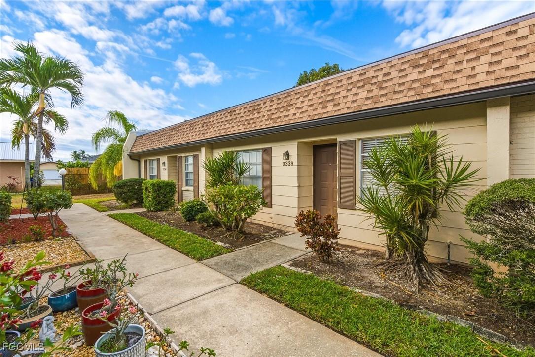 9339 Lennex Ln., Fort Myers, FL 33919
