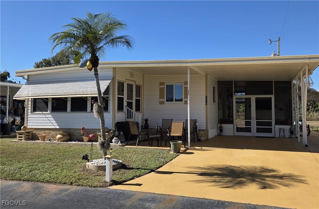 974 Restful Rd., North Fort Myers, FL 33917