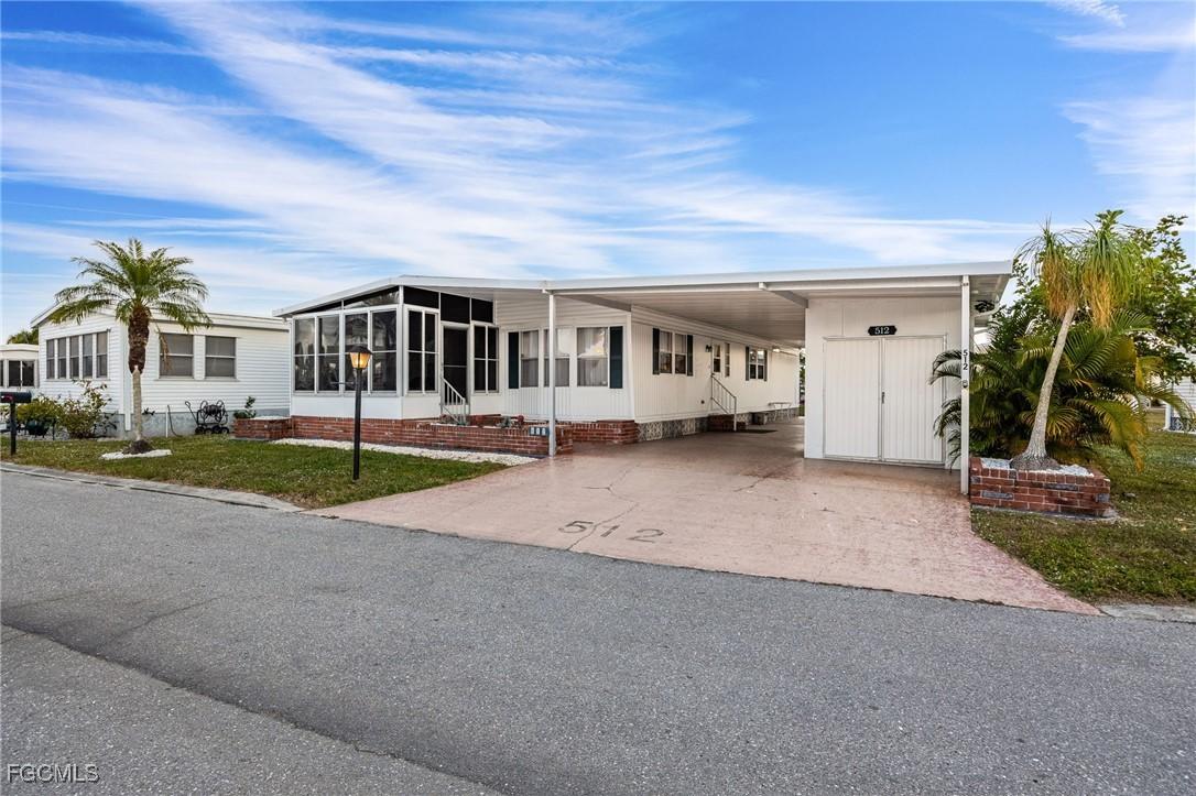 512 Crampton Ln., North Fort Myers, FL 33903