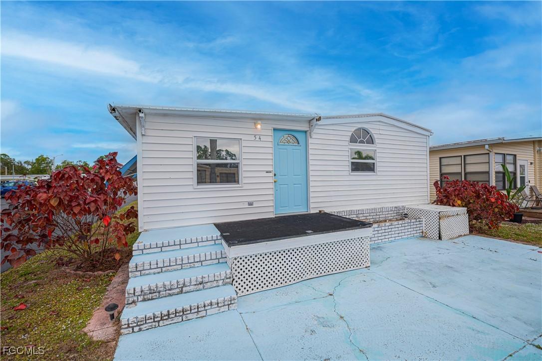 54 La Fonda Ln., North Fort Myers, FL 33903