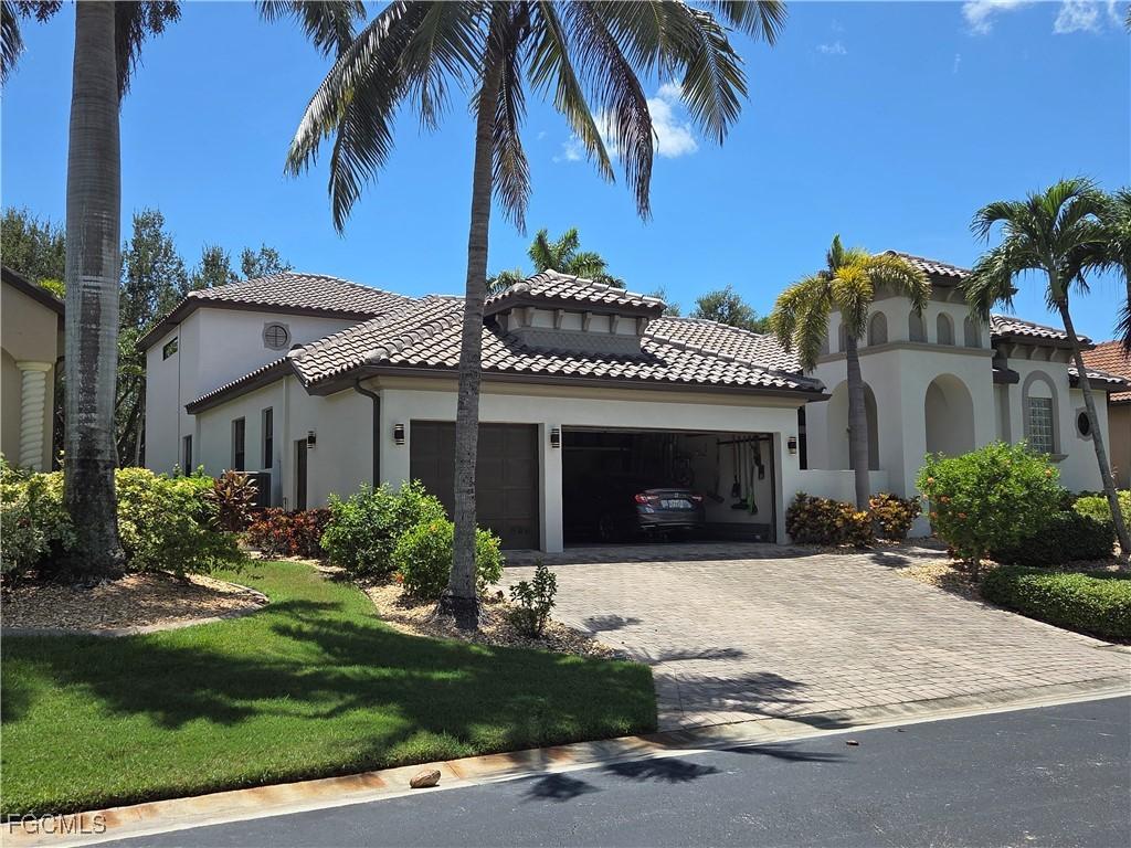 8922 Tropical Ct., Fort Myers, FL 33908