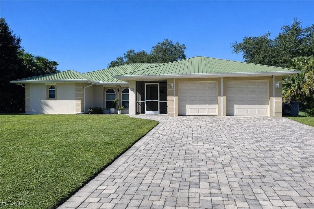 415 Jackson Ave., Lehigh Acres, FL 33972